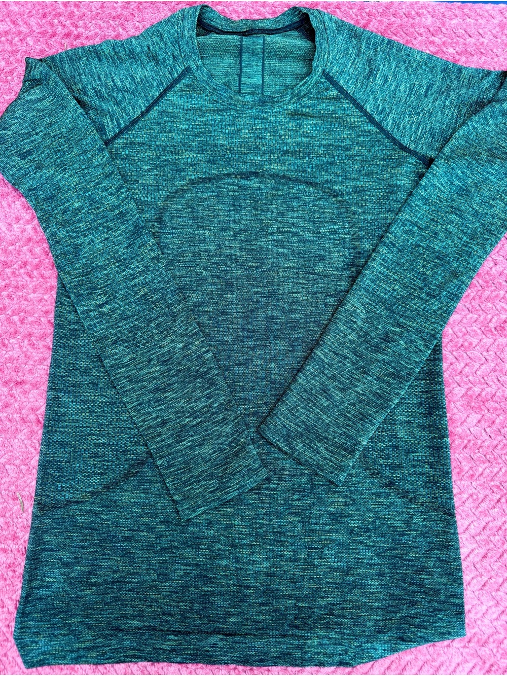 Lululemon green Marled Long-Sleeved shirt size 6 with thumb holes